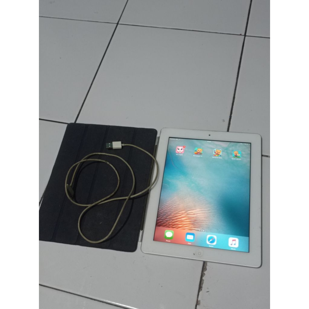 iPad 2 model A1396 16GB minus