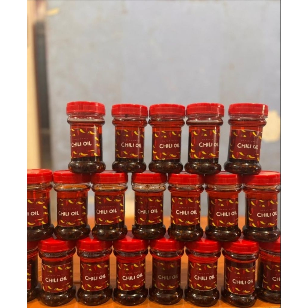 

chili oil halal 150 ml terbuat dari bumbu pilihan yg premium yang khas dan medok