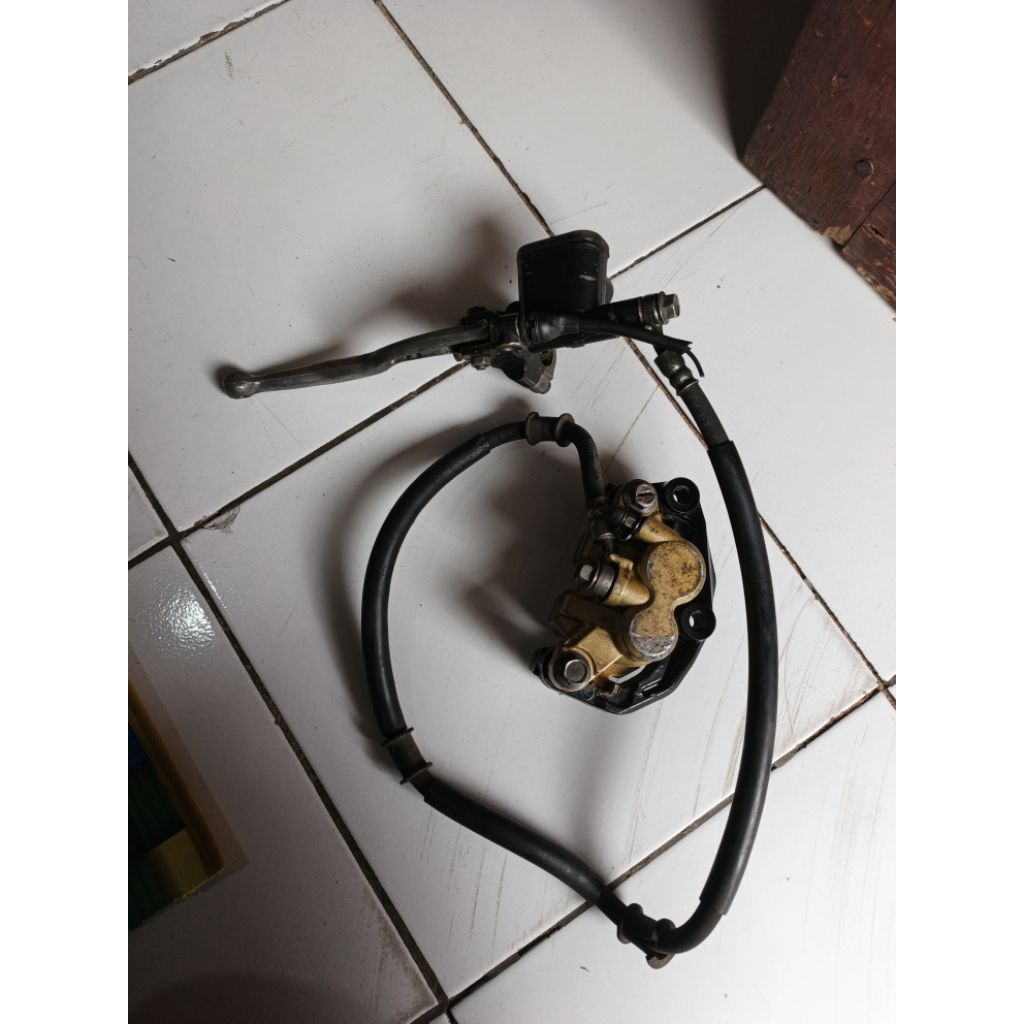 Master kaliper cakram rem depan F1Zr F1 Zr poswan original copotan