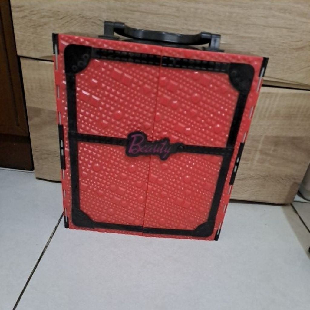 mainananak lemari barbie