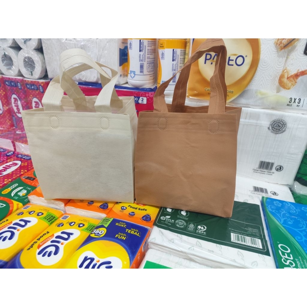 

tas kain Spunboond buat snak atau box 18 isi 12 pcs terlaris