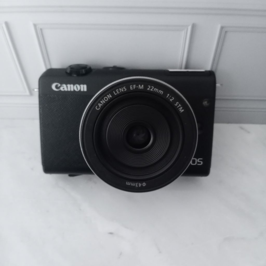 CANON EOS M200