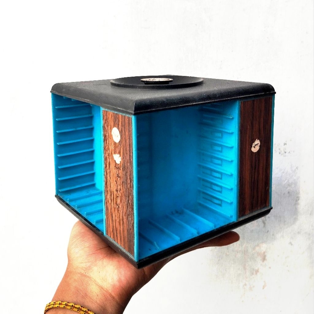 Rak kaset pita putar vintage