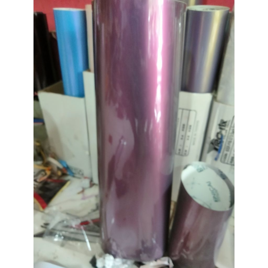 stiker scotlet lembayung black red bunglon