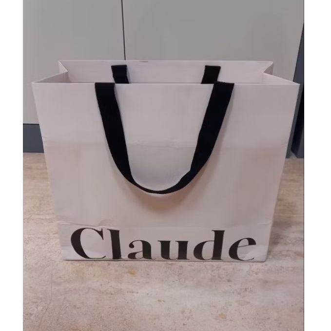 

Paper Bag Claude Official Size Medium NEW ORI