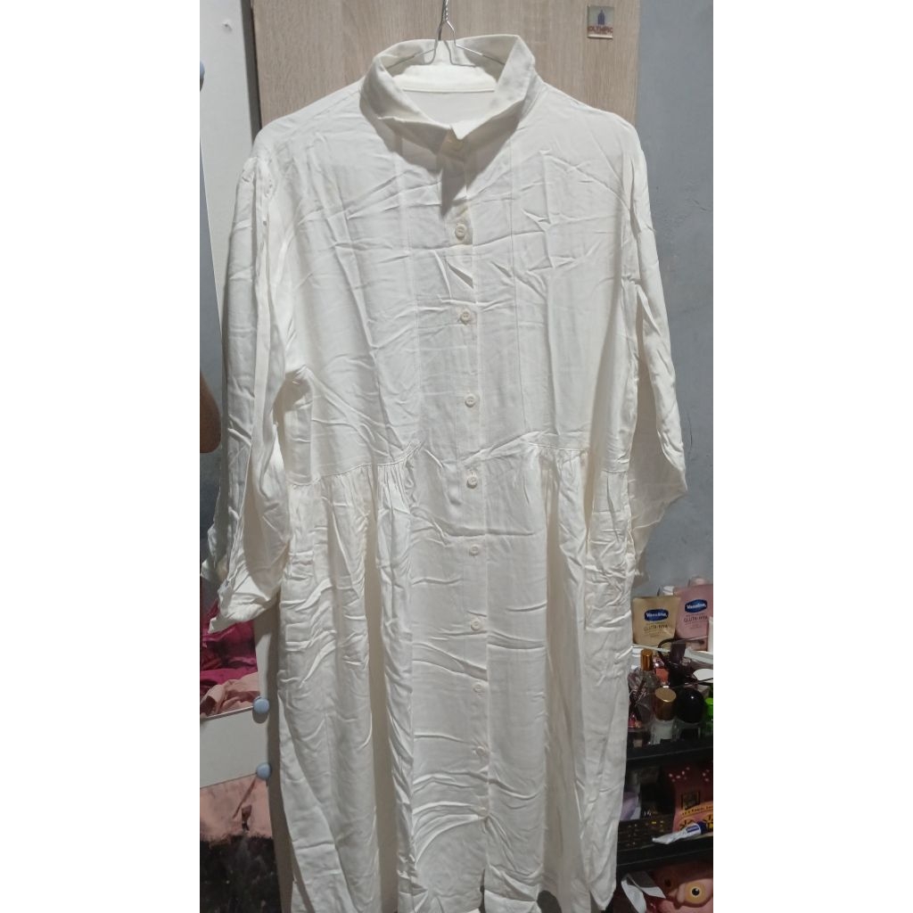 tunik warna putih tulang