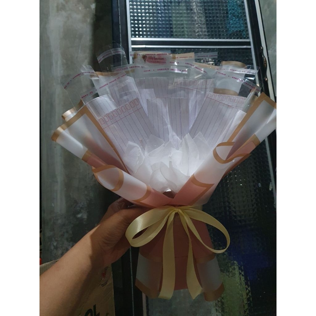 Kerangka buket uang 10 lembar