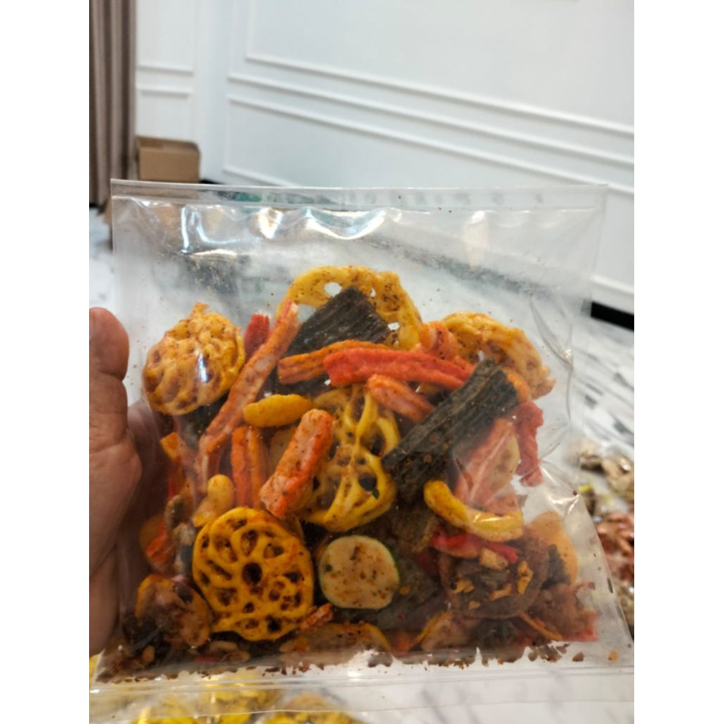 

krupuk Rafael dan krupuk seblak campur 200g murah meriah