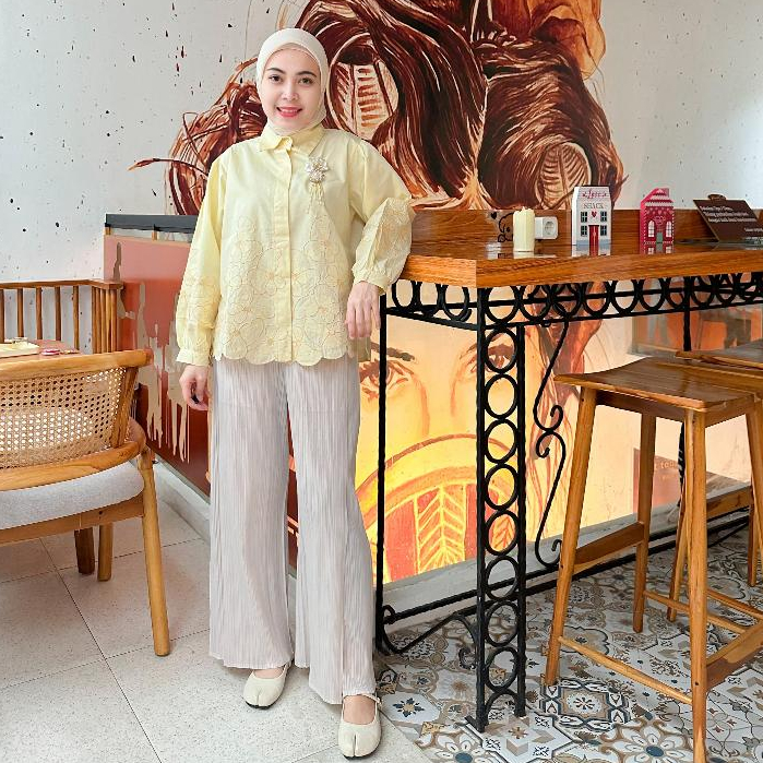Be.gracious-Noona blouse bordir bunga/ kemeja bordir bunga butter yellow / kemeja katun lengan panja