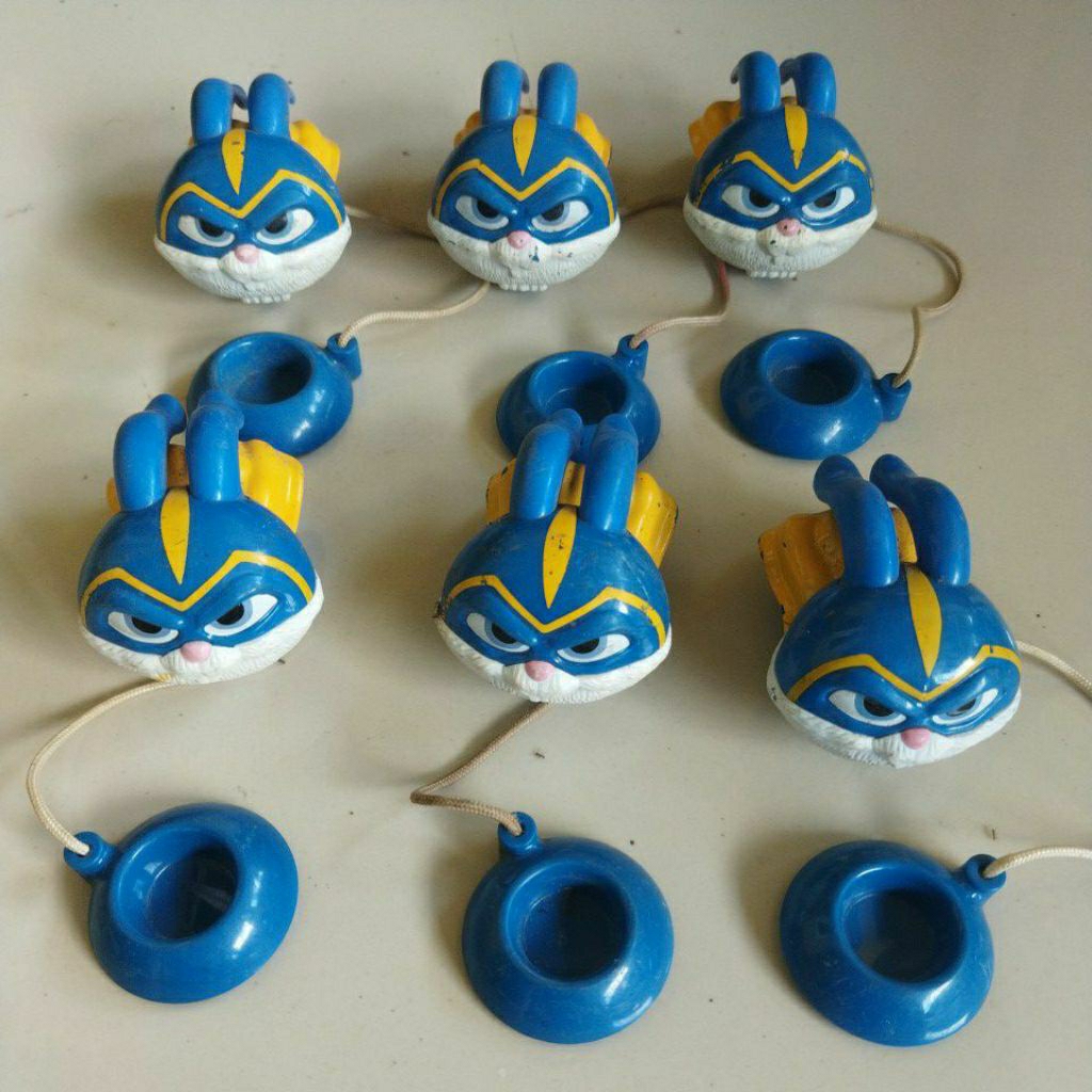 mainan kelinci rabit dan wadah makan preloved