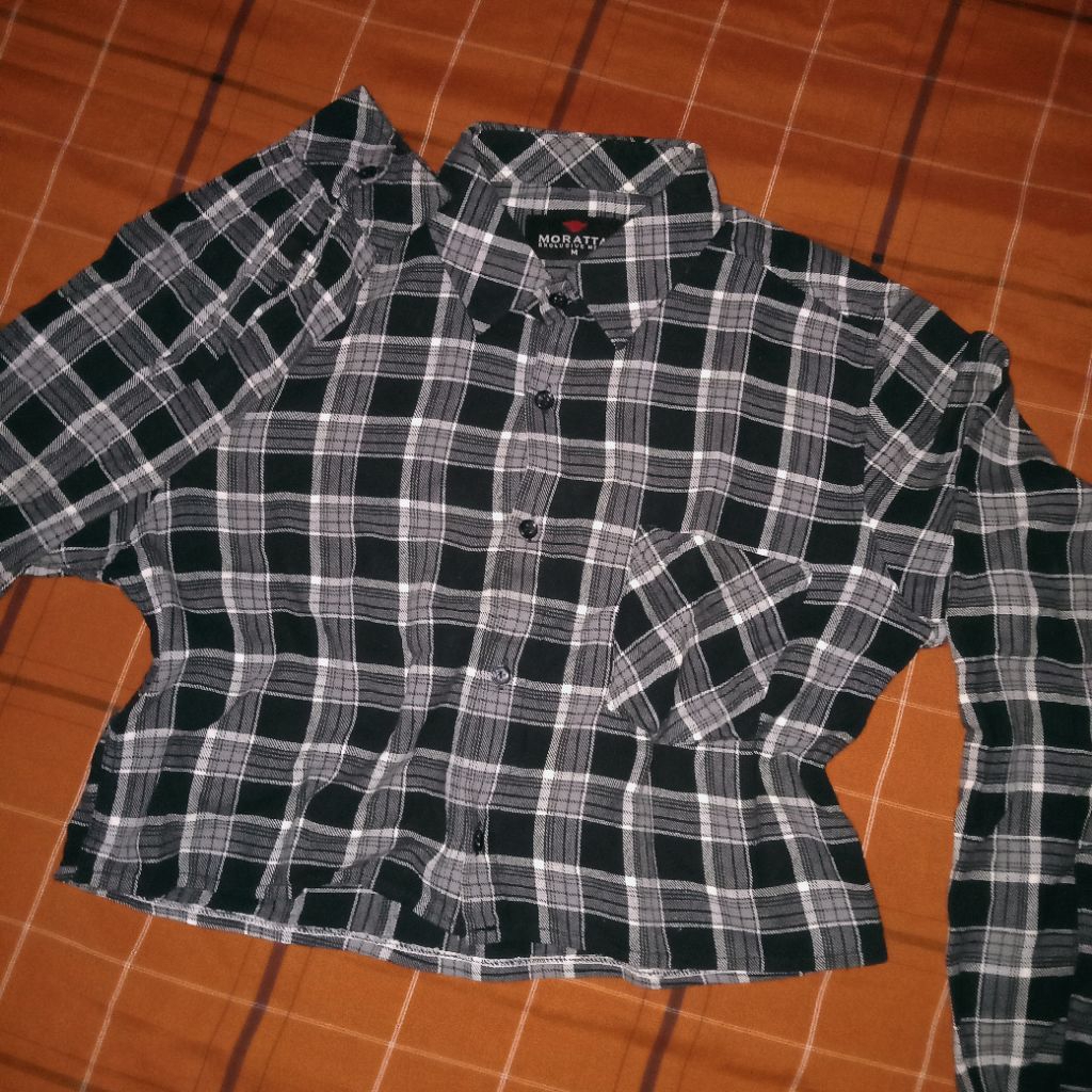 kemeja kotak-kotak crop