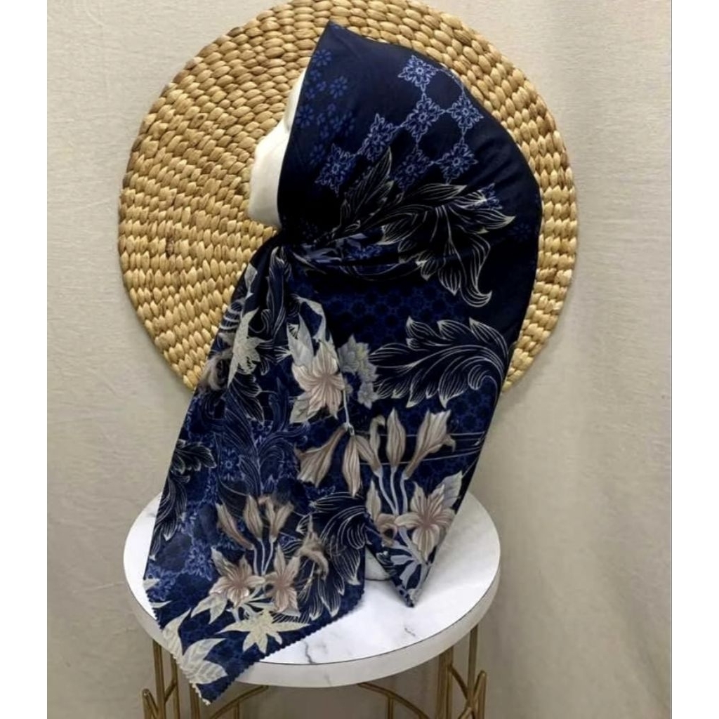 KERUDUNG SEGI EMPAT HIJAB MOTIF BUNGA NAVY CREAM