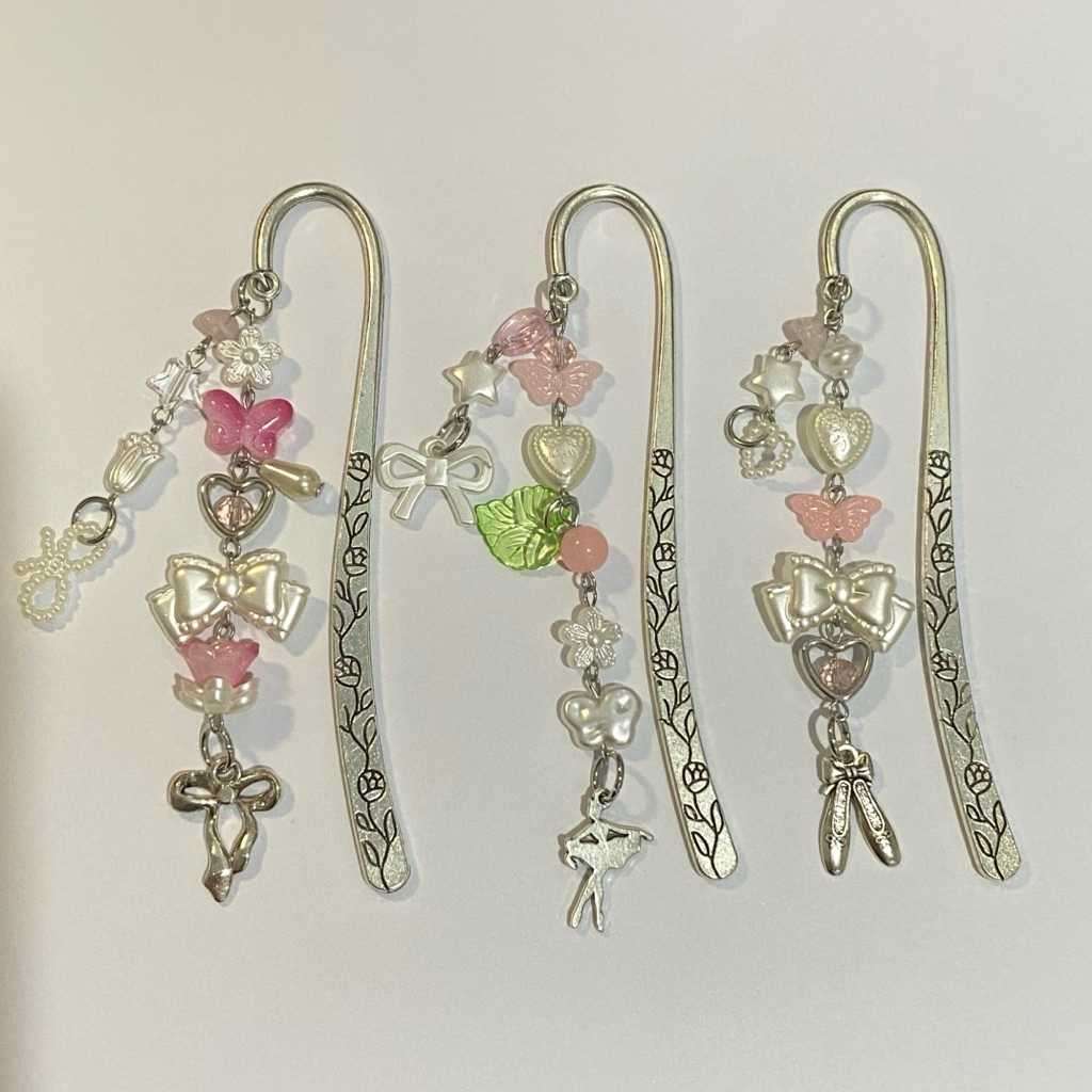 

coquette beaded bookmark | pembatas buku manik-manik