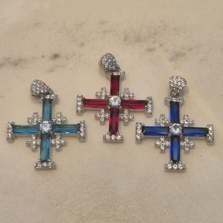 Liontin Salib Jerusalem (batu zircon)