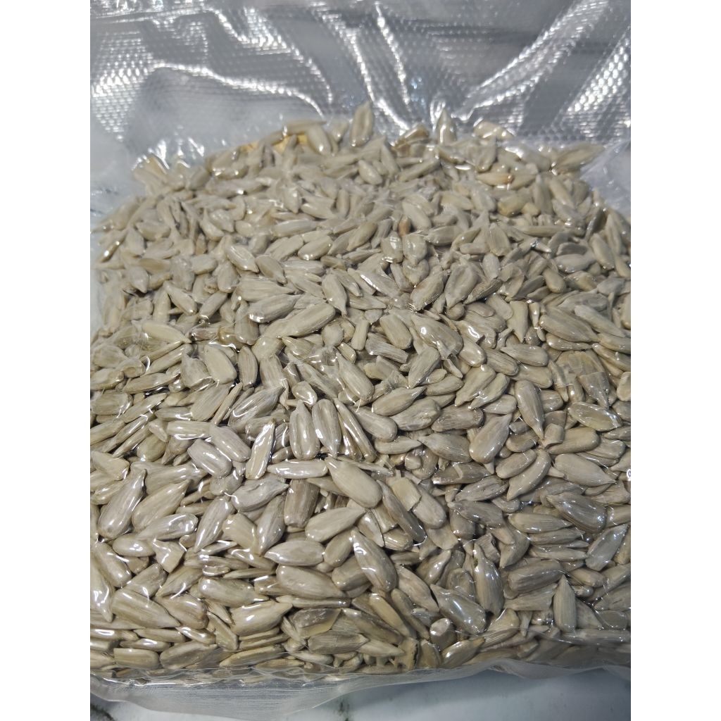 

Roasted Sunflower Seed/ Biji Bunga Matahari Panggang/ Kuaci Panggang/ Sunflower Seed Panggang