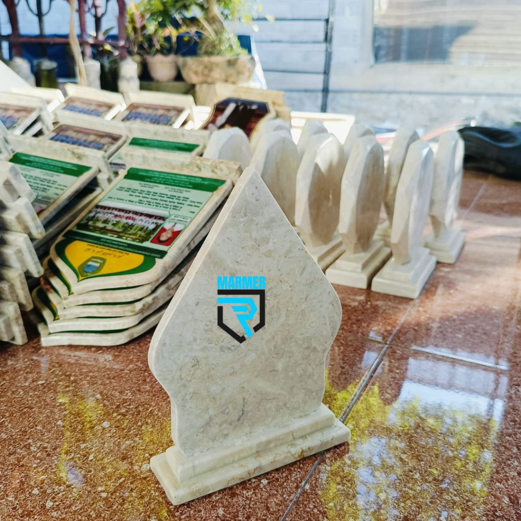 Vandel Polos Model Gunungan Marmer putih bersih  finishing rapi