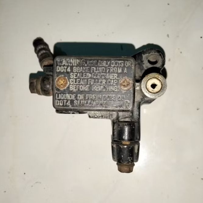 Master rem depan motor Honda CBR old 150