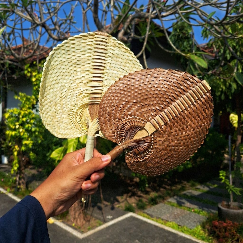 CRAFTDEWATA Kipas Tangan Anyaman Ental Klasik Souvenir Pernikahan Khas Bali Kerajinan Tangan