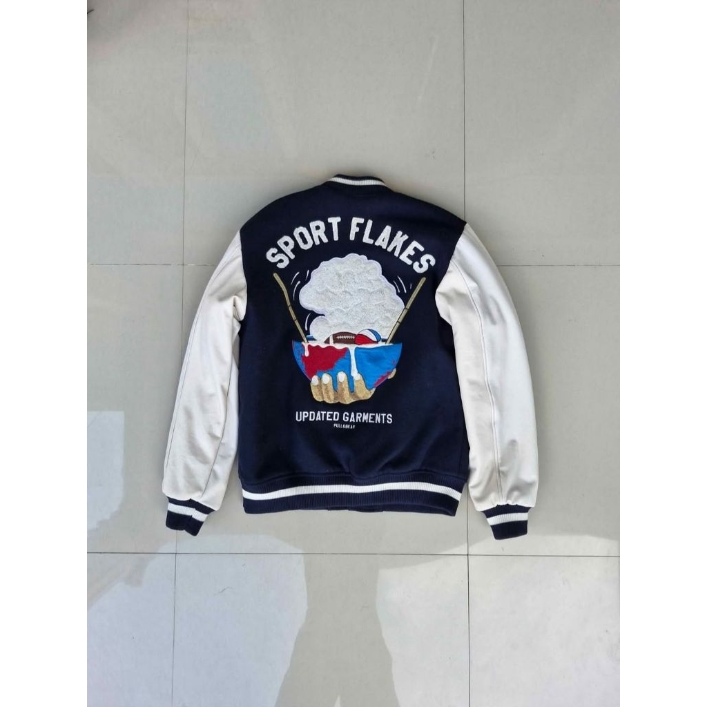 jaket varsity pull and bear