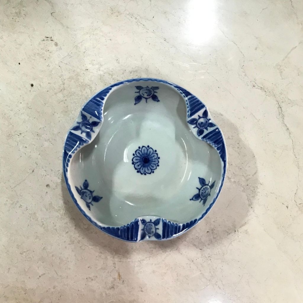 Asbak Keramik Putih Biru Royal Delft Belanda dengan Motif Bunga Lukis Tangan Lawas Jadul Tua