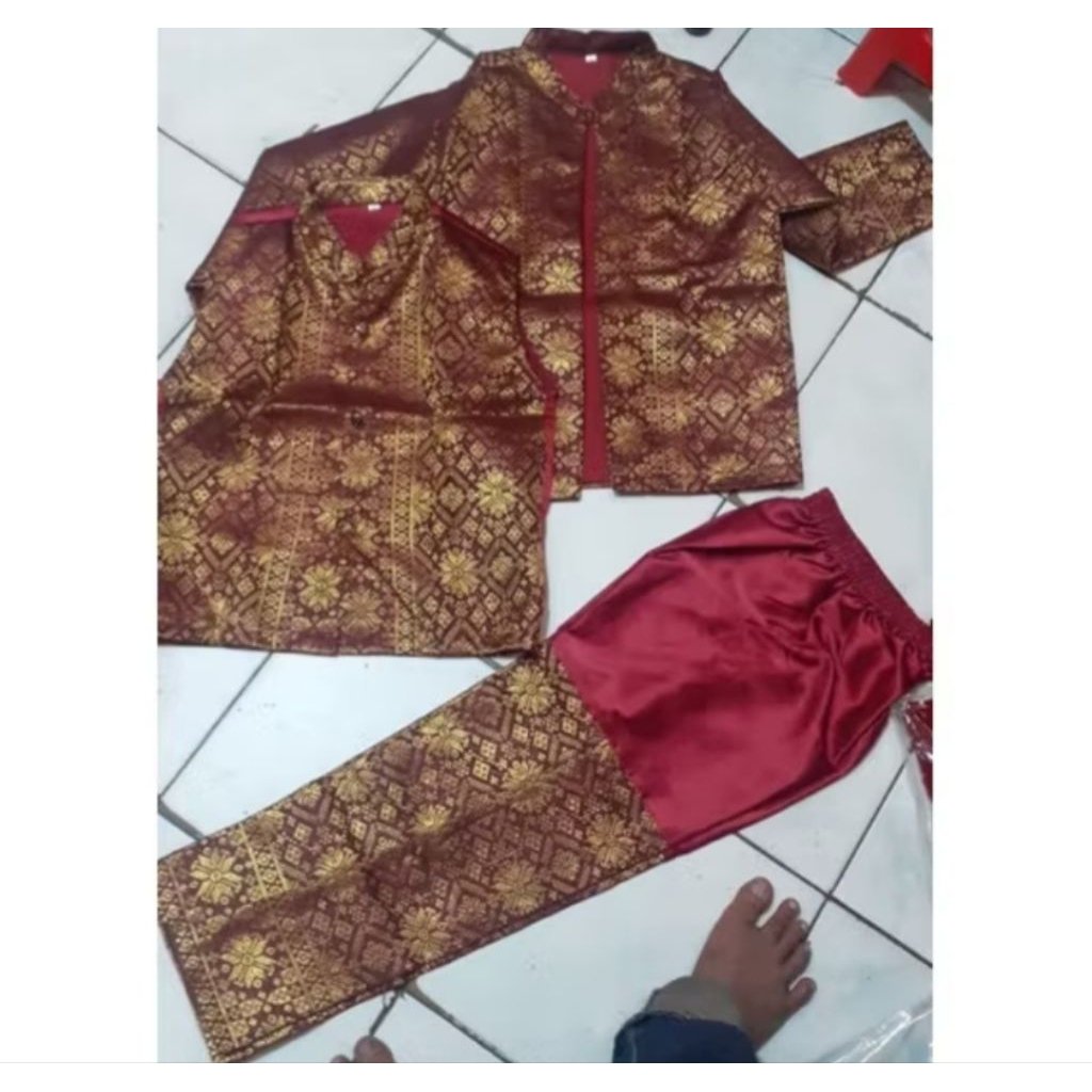 Set baju penari atau anak sunat adat palembang