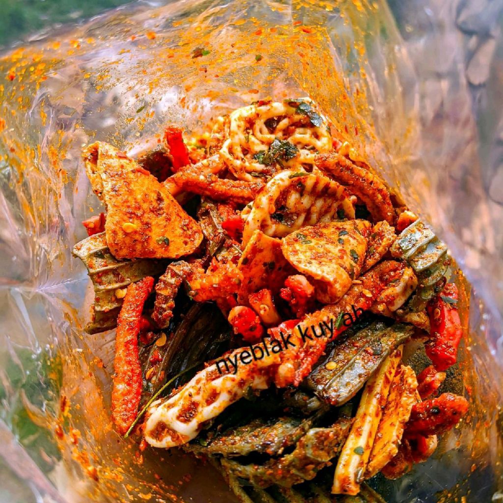 

seblak mix/seblak viral/seblak campur pedas daun jeruk