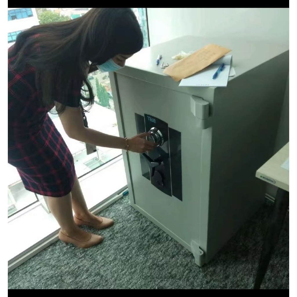 DP ongkir Jabodetabek brankas uang emas dokumen berat besar arsip tahan api dan tahan air bagus down