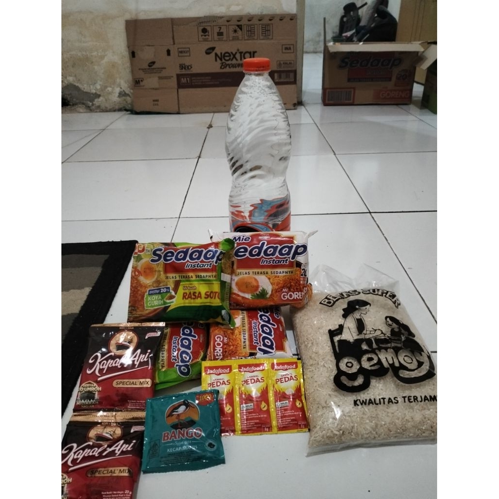 

paket hemat makanan ringan mie beras kecap air putih kapalapi.caos3set.air mineral