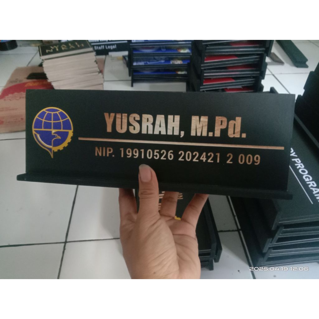 

Papan Nama Untuk Meja Ukuran 10 x 30cm