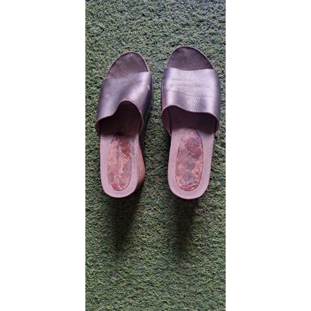 pl preloved sandal nine west grey wanita