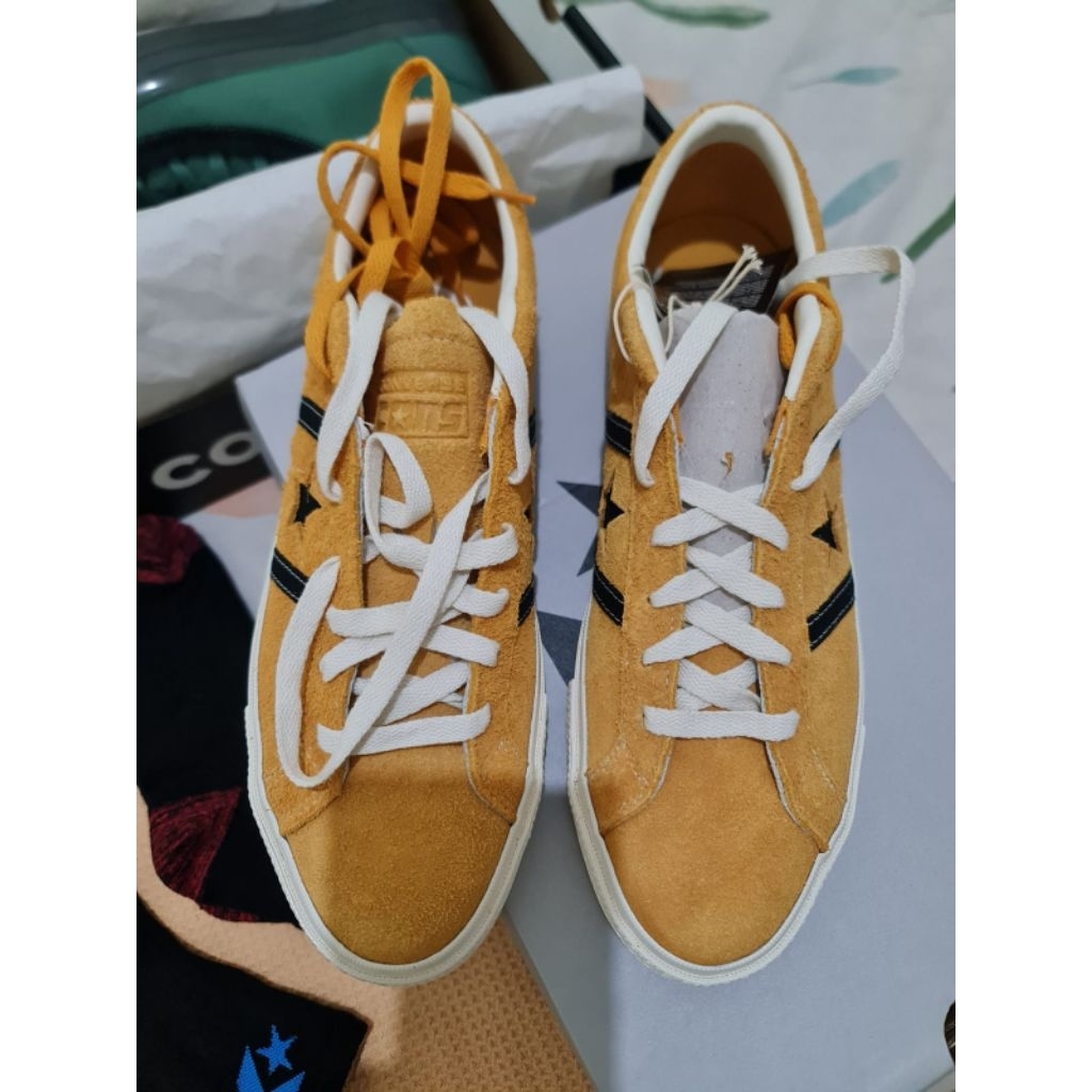 Sepatu Sneakers Pria Converse One Star Academy Pro Suede - Gold