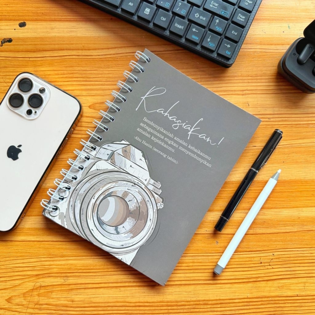 

Notebook isi 160 halaman ukuran A5 kertas HVS tebal 80 gsm