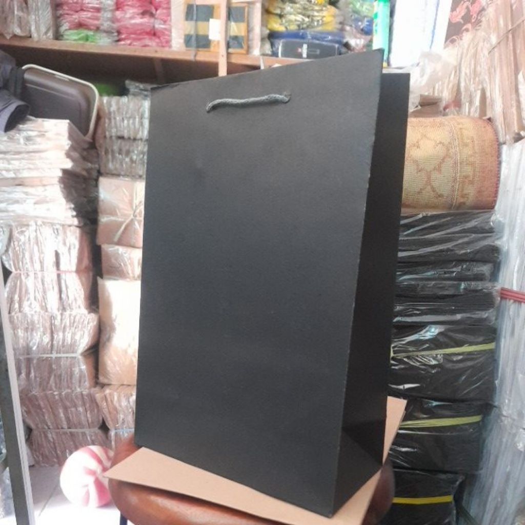 

paperbag black (20×10×30) isi 12