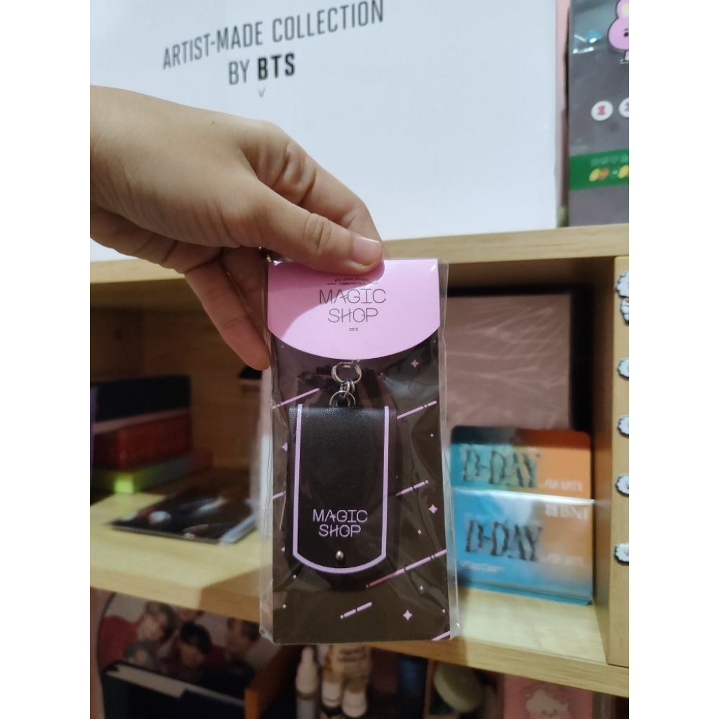 keyring magic shop jk