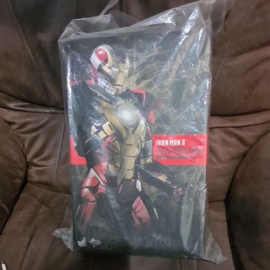 iron man hot toys heartbreaker
