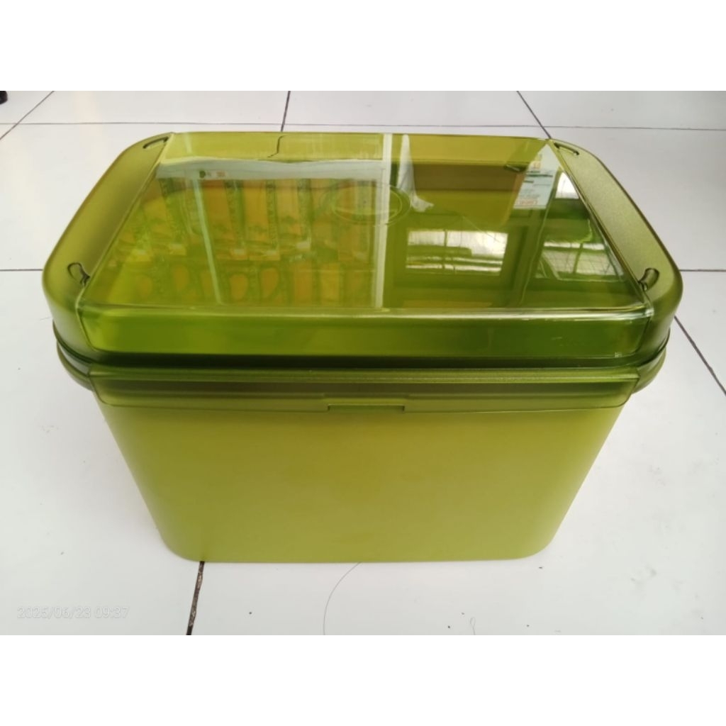 Ezy Keeper Tupperware