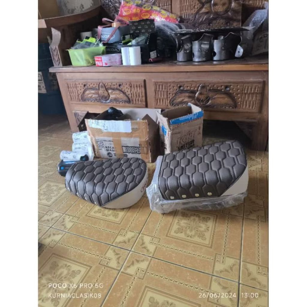 JOK PISAH JOK SADEL MOTOR HONDA C70 C50 PISPOT SET TATAKAN JOK