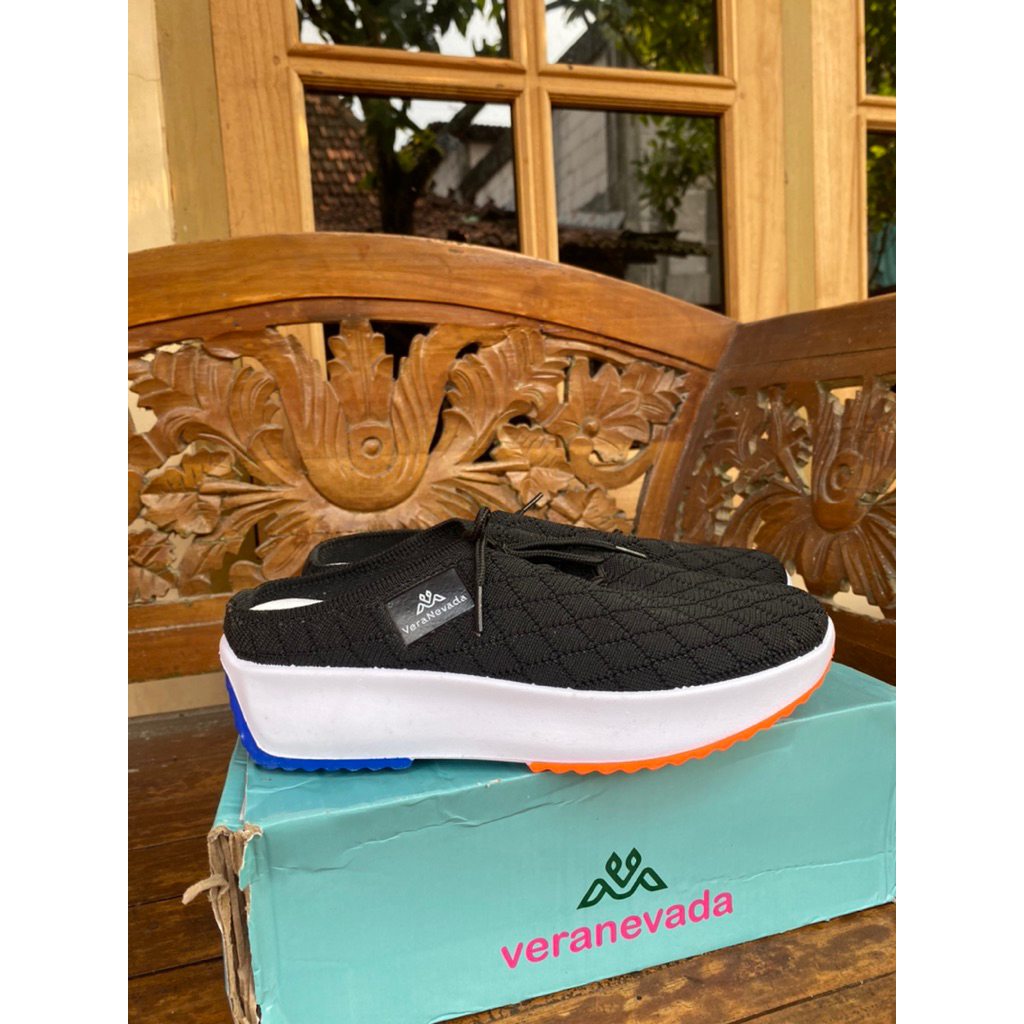 Vera Nevada Sepatu Casual Slop