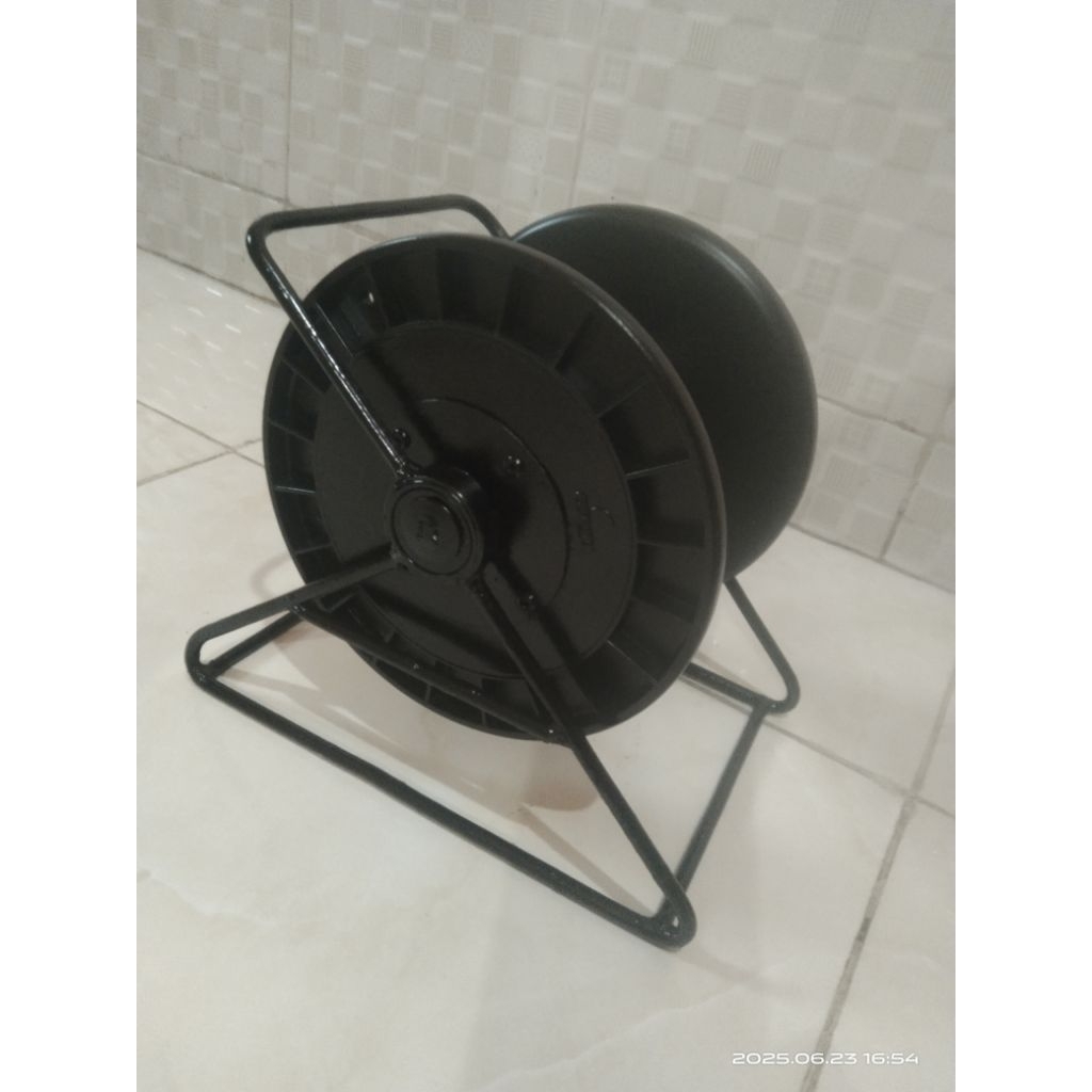 Close BESAR.Gulungan benang/ senar layang layang BESAR