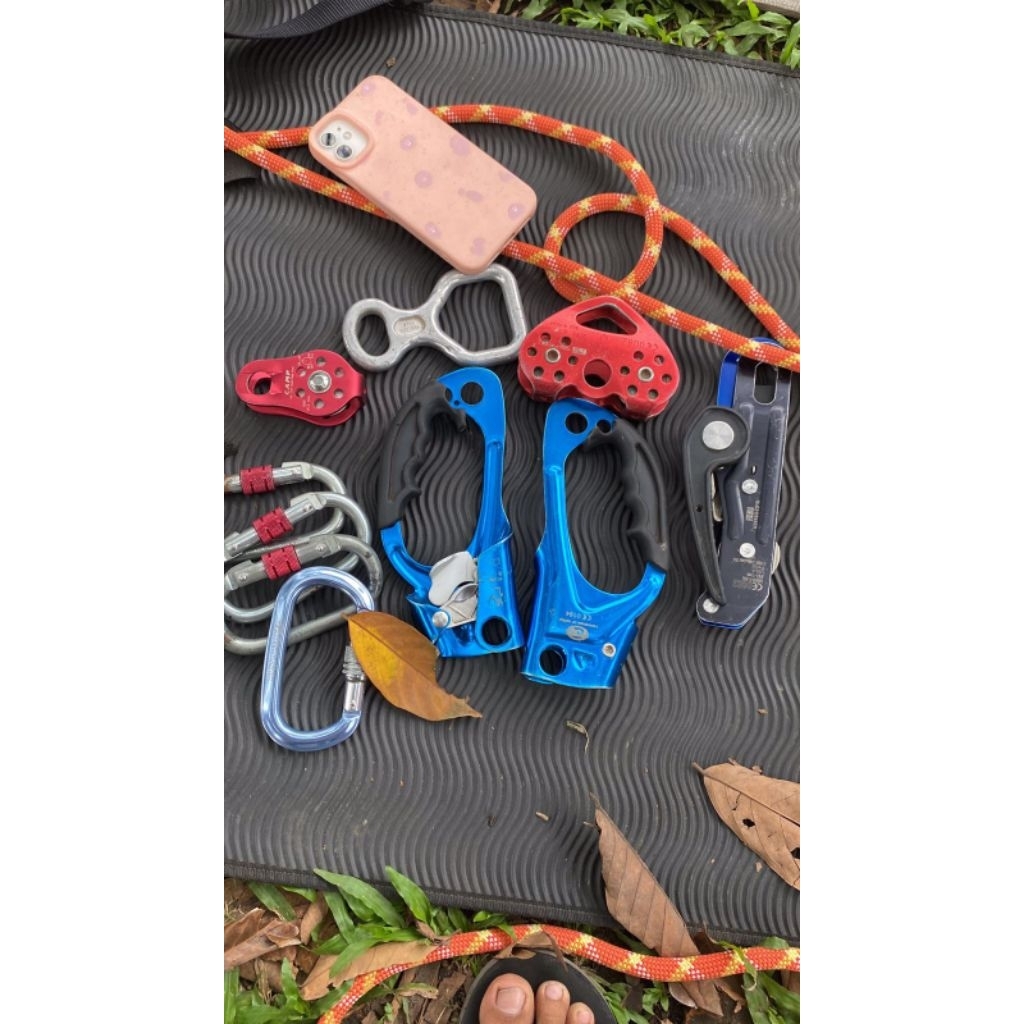 Alat panjat second petzl