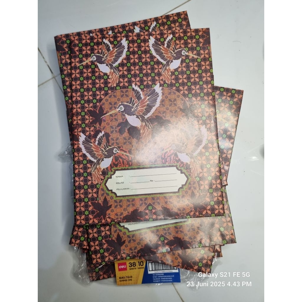 

BUKU TULIS SAMPUL BATIK ISI 38 LEMBAR ( 10 BUKU)