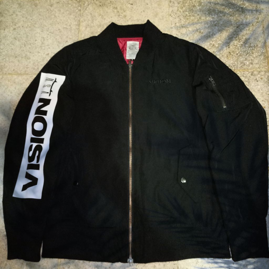 Jacket Bomber Vision Street Wear – Bomber Jacket Hitam VSW Skate Style Streetwear (SECOND)