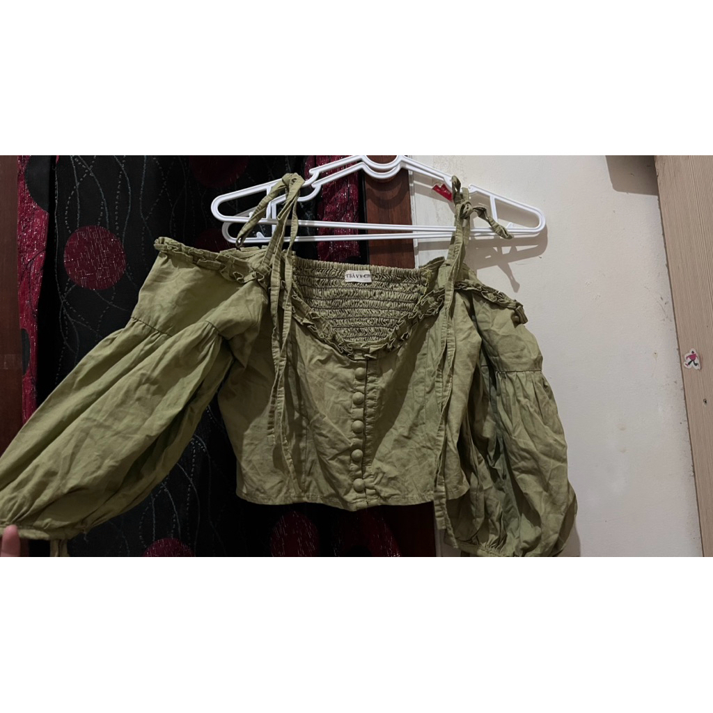 Crop top sabrina preloved (smocked top)