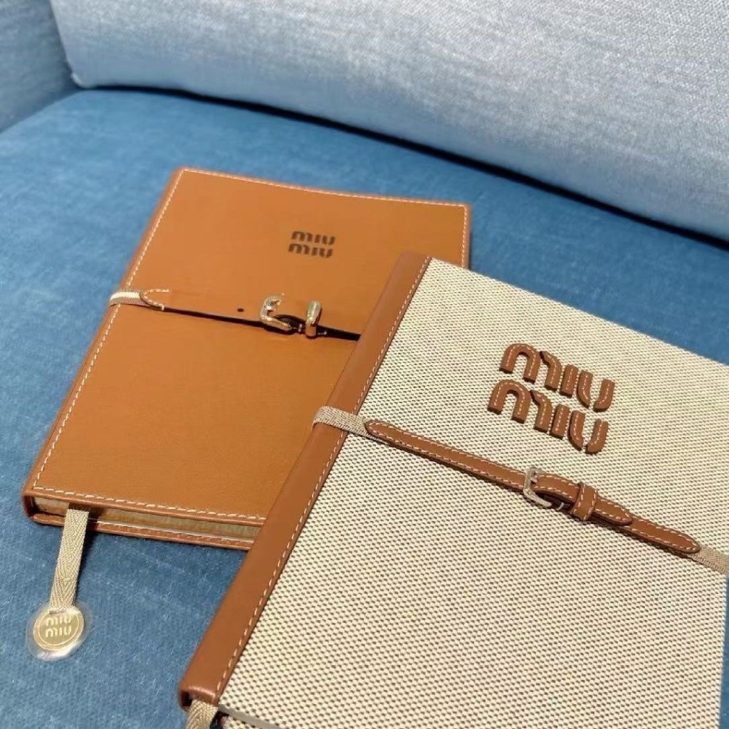 

miumiu Fashion Desain Kulit Buku catatan Portable Leather Buku harian Creative Business Gift