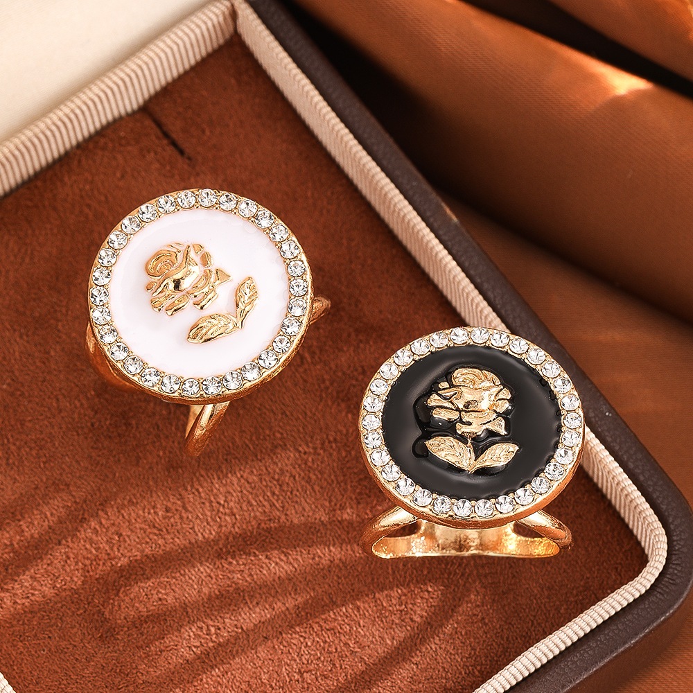 Ring Hijab Bulat Motif Bunga Mawar Hitam Dan Putih  Bros Kolong Ring Hijab Terbaru Aksesoris Tambaha