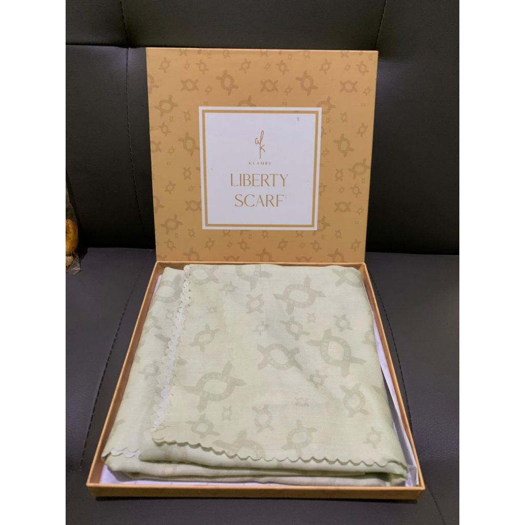 Preloved Scarf Liberty_WearingKlamby