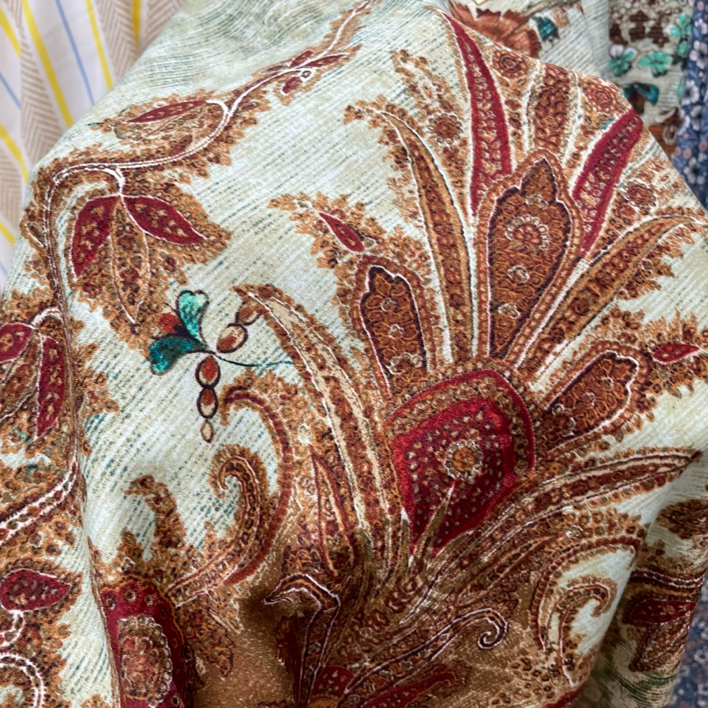 kain yoryu silk motif etnik batik premium - kain silk crinkle motif premium - kain satin silk yoryu 