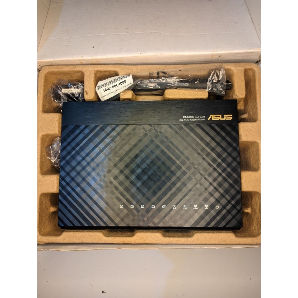 ASUS RT-AC68U  WIRELESS AC1900 DUAL-BAND GIGABIT ROUTER