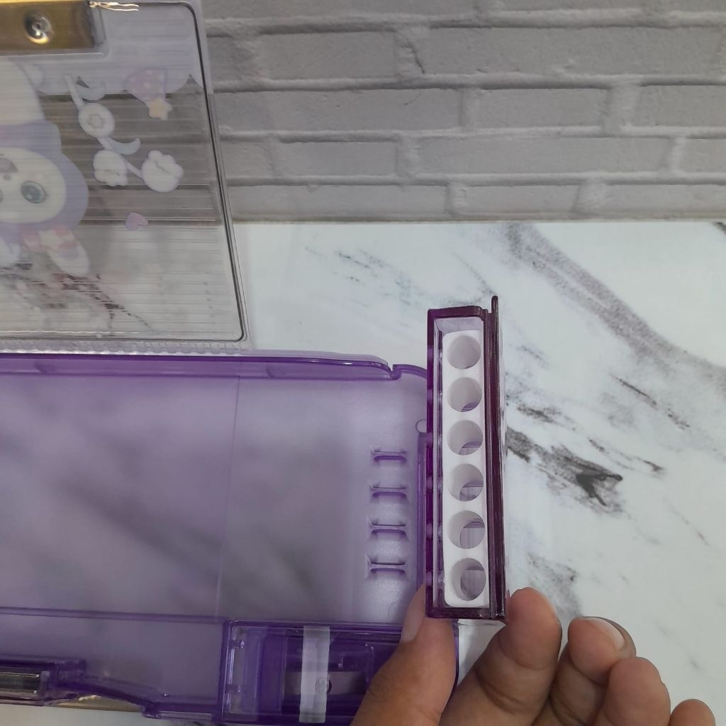 

Tempat pensil akrilik magnet kode 35336-B