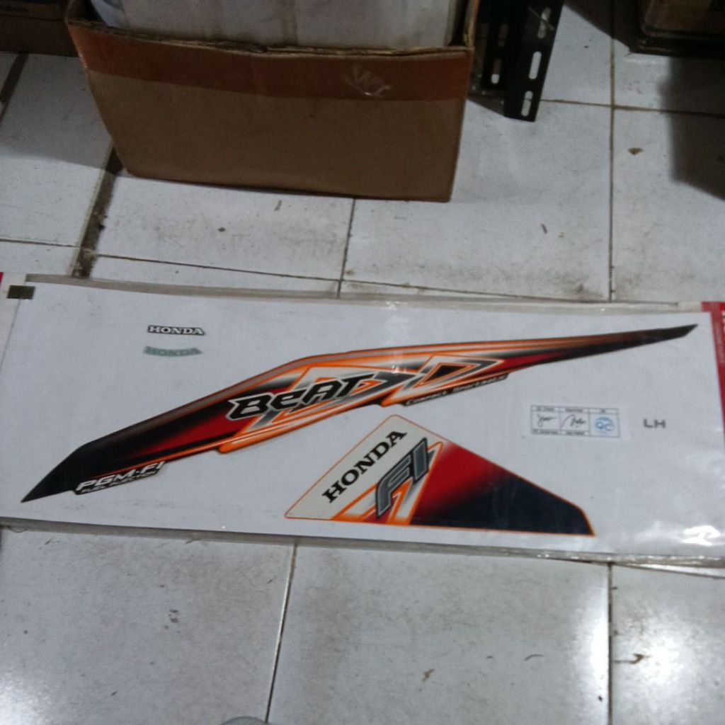 STRIPING COVER BODY HONDA BEAT Fi KIRI ORIGINAL AHM